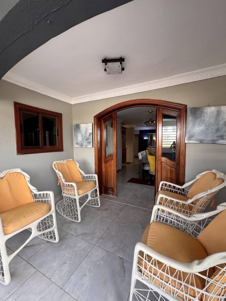 Casa en venta de 6 Habitaciones en Las Américas, Santo Domingo Este