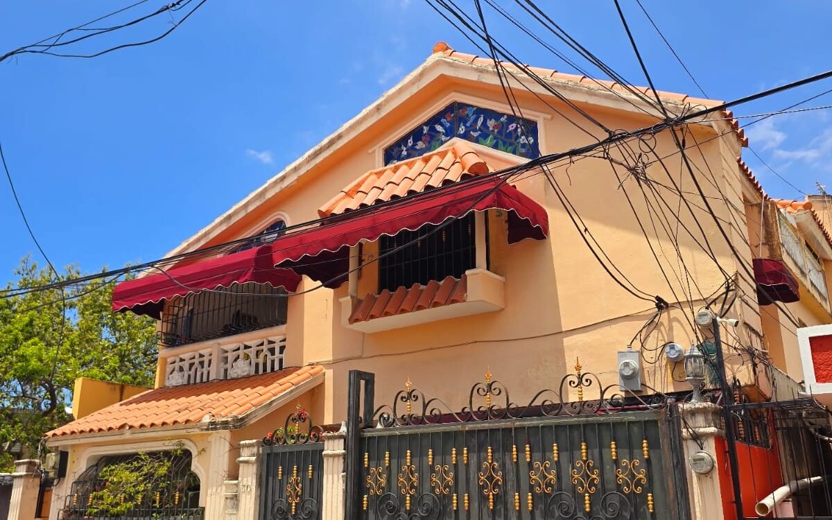Propiedad multifamiliar de 3 niveles en Urbanización Mi Hogar | 463 m² en Santo Domingo Este en Urb. Mi Hogar