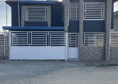 Casa en venta de 6 Habitaciones en Las Américas, Santo Domingo Este en Aut. Las Americas